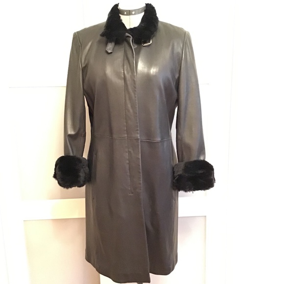 Via Spiga Jackets & Blazers - VINTAGE VIA SPIGA Black Leather Fur Trimmed Coat SizeL